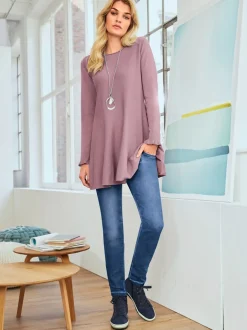 Pull long légèrement évasé avec bords roulés et volants