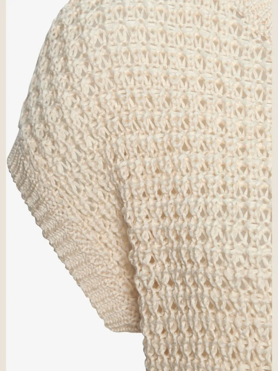 Pull à manches courtes avec large encolure ronde et finitions douces en tricot