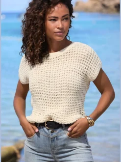 Pull à manches courtes avec large encolure ronde et finitions douces en tricot
