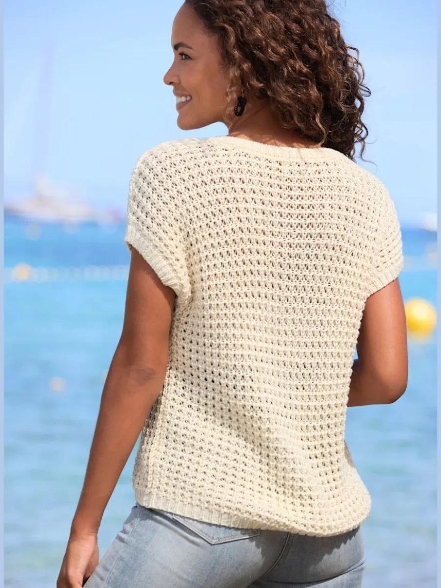 Pull à manches courtes avec large encolure ronde et finitions douces en tricot