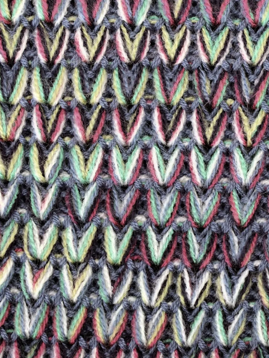 Pull à manches longues en tricot doux multicolore avec col rond