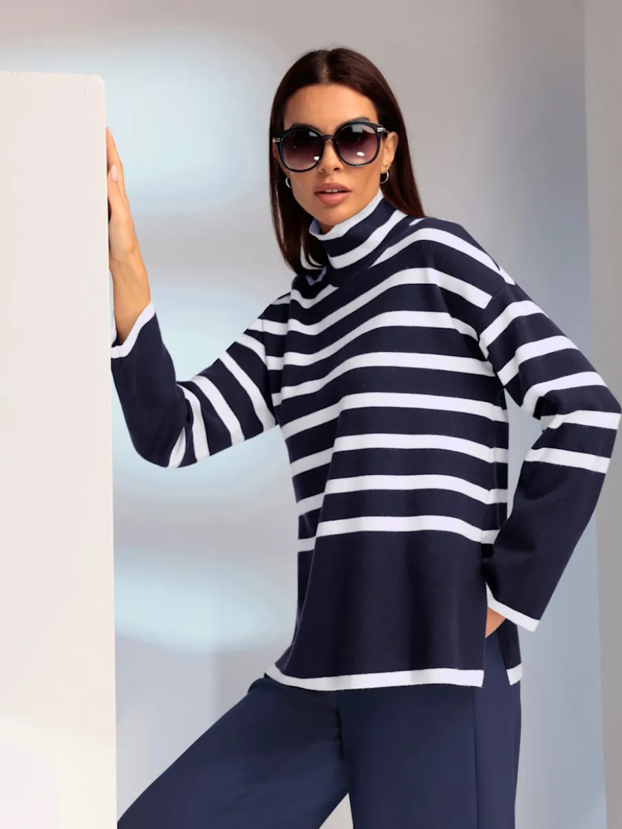 Pull à rayures avec col montant et manches longues