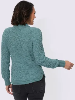 Pull tricoté doux avec col montant et finitions côtelées