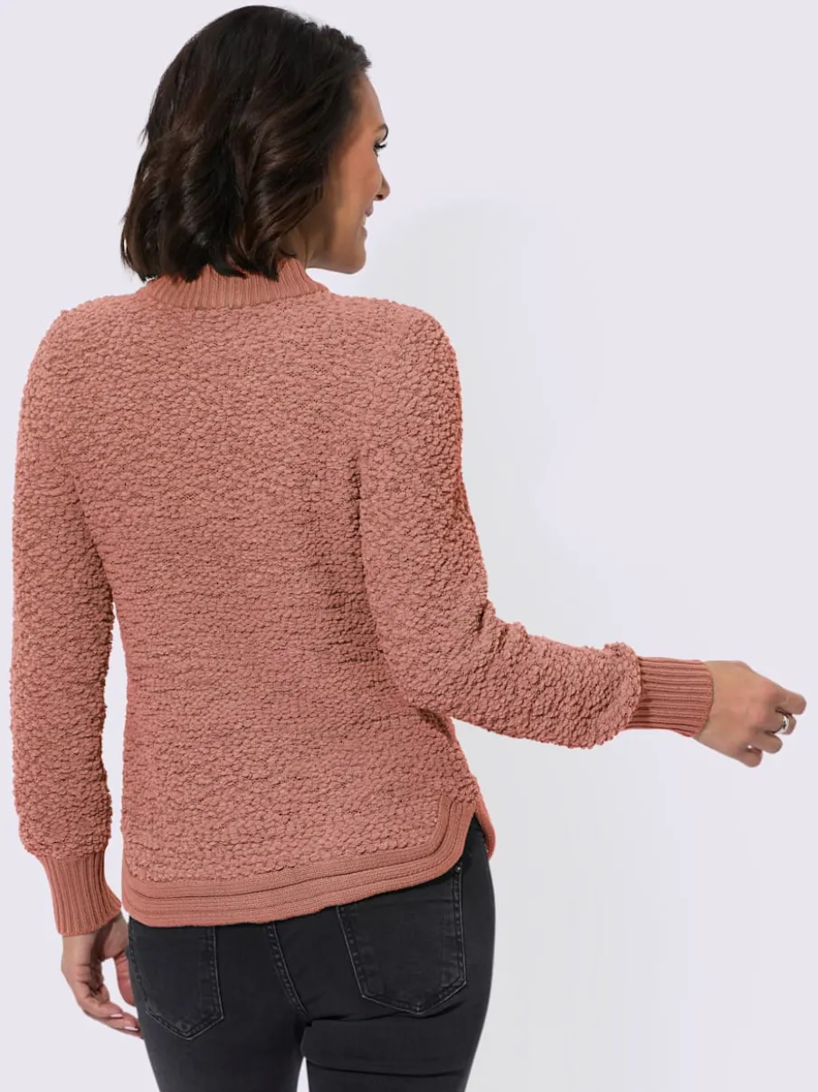 Pull tricoté doux avec col montant et finitions côtelées