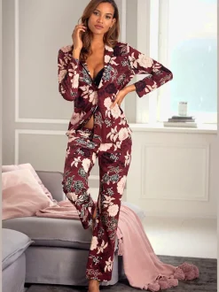 Pyjama au motif floral botanique