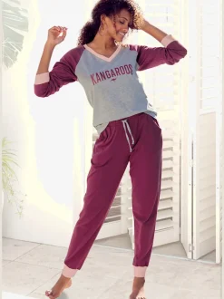 Pyjama au style universitaire