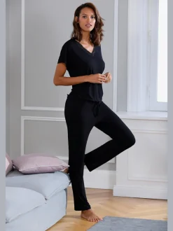 Pyjama élégant avec dentelle