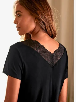 Pyjama séduisant avec empiècement en dentelle
