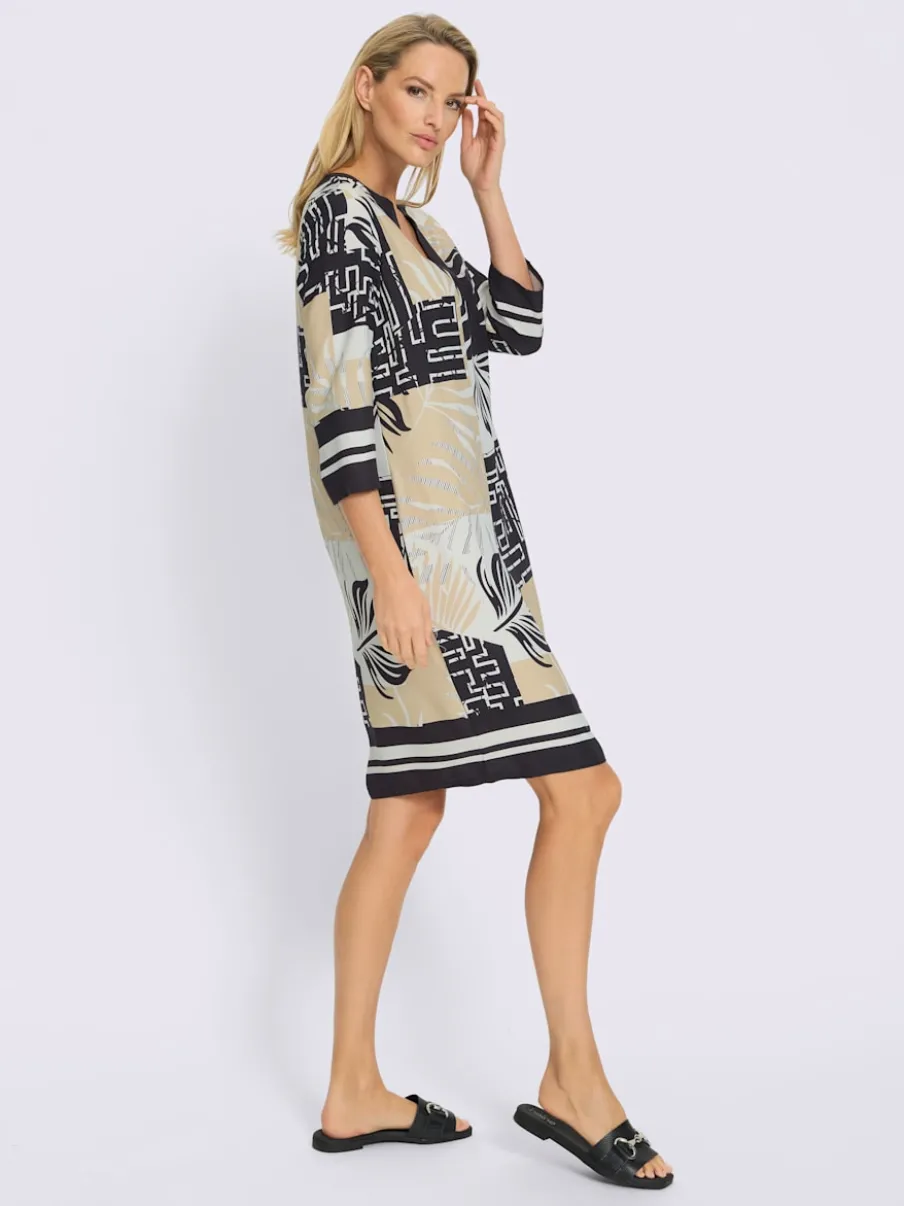 Robe avec col V et manches 3/4 à motif graphique
