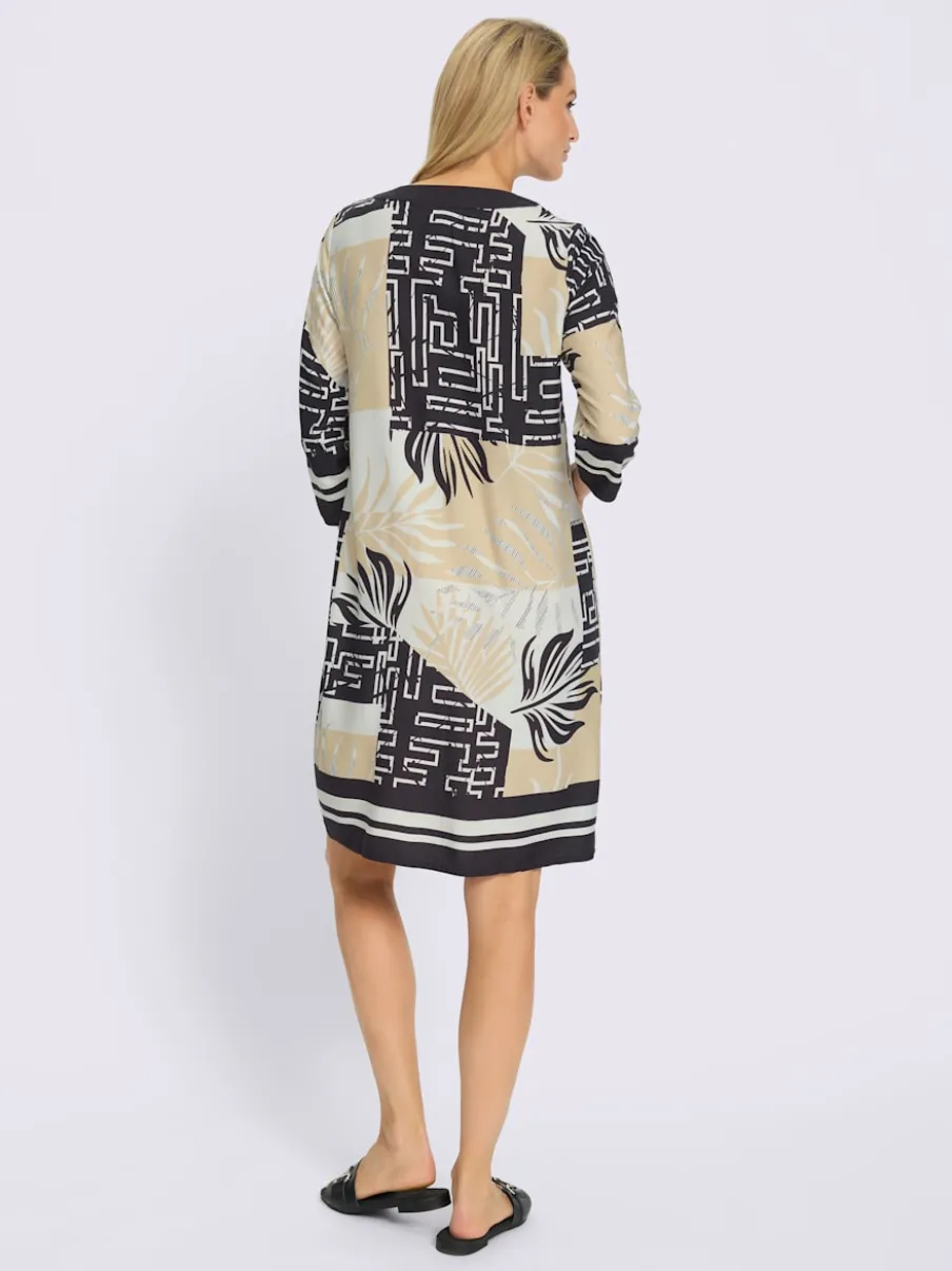Robe avec col V et manches 3/4 à motif graphique