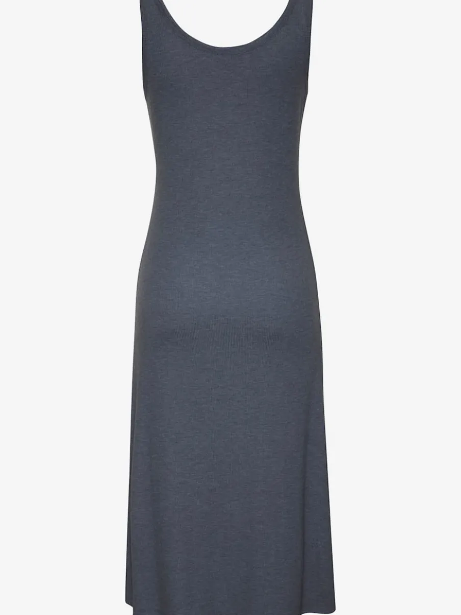 Robe à bretelles en tricot côtelé avec fente élégante