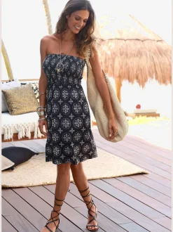 Robe bustier courte à motifs ethniques avec haut smocké