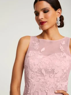 Robe de cocktail avec broderie haut ajusté fluide et évasée
