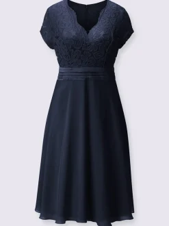 Robe de cocktail avec dentelle et ceinture satinée
