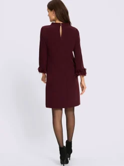 Robe de cocktail empiècement en imitation plumes amovible