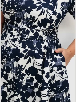 Robe de cocktail joli motif floral