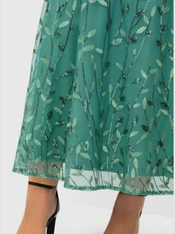 Robe de soirée tissu léger brodé