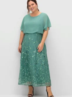 Robe de soirée tissu léger brodé
