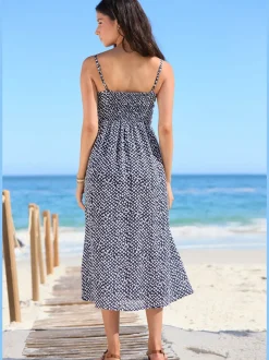 Robe d'été avec bretelles spaghetti et patte de boutonnage