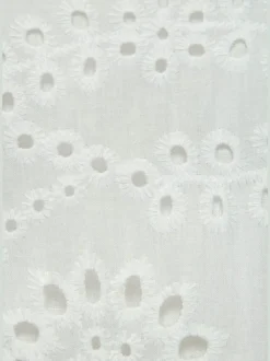 Robe d'été avec broderie ajourée à manches courtes