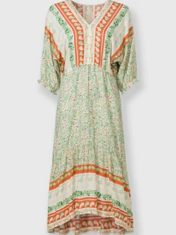 Robe d'été avec encolure en V et manches chauve-souris