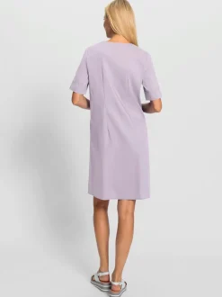 Robe d'été avec encolure en V et poches latérales