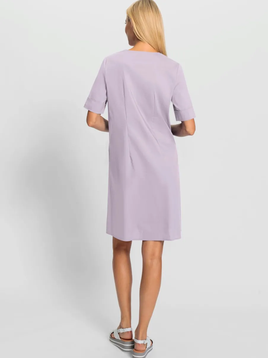Robe d'été avec encolure en V et poches latérales