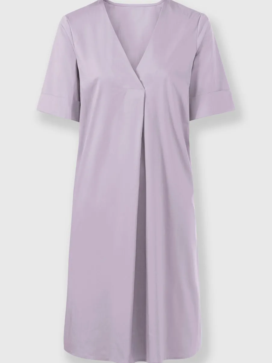 Robe d'été avec encolure en V et poches latérales