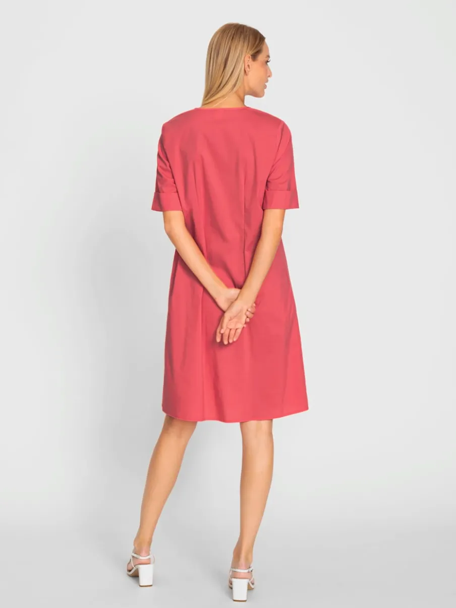 Robe d'été avec encolure en V et poches latérales