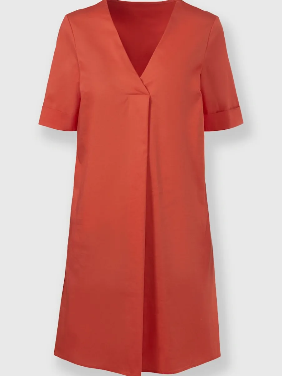 Robe d'été avec encolure en V et poches latérales