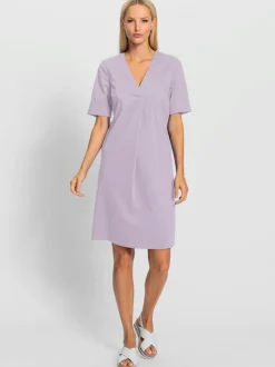 Robe d'été avec encolure en V et poches latérales