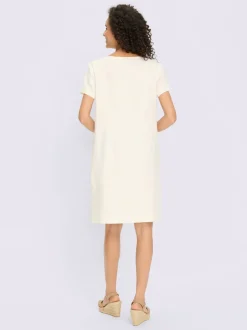Robe d'été avec encolure ronde et broderie florale