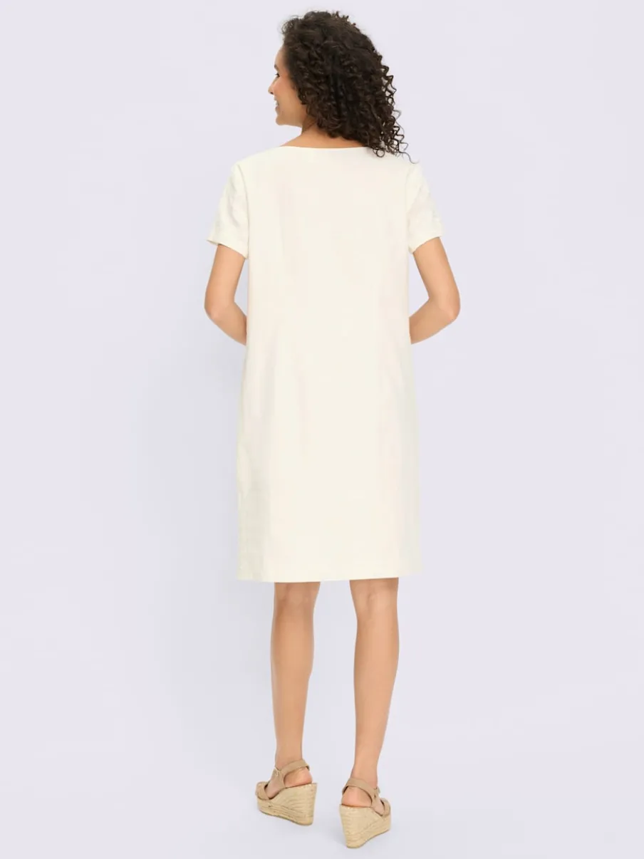 Robe d'été avec encolure ronde et broderie florale