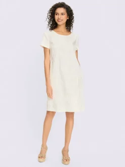 Robe d'été avec encolure ronde et broderie florale