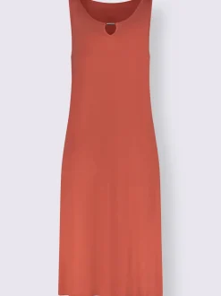 Robe d'été décontractée avec fente et boucle élégante