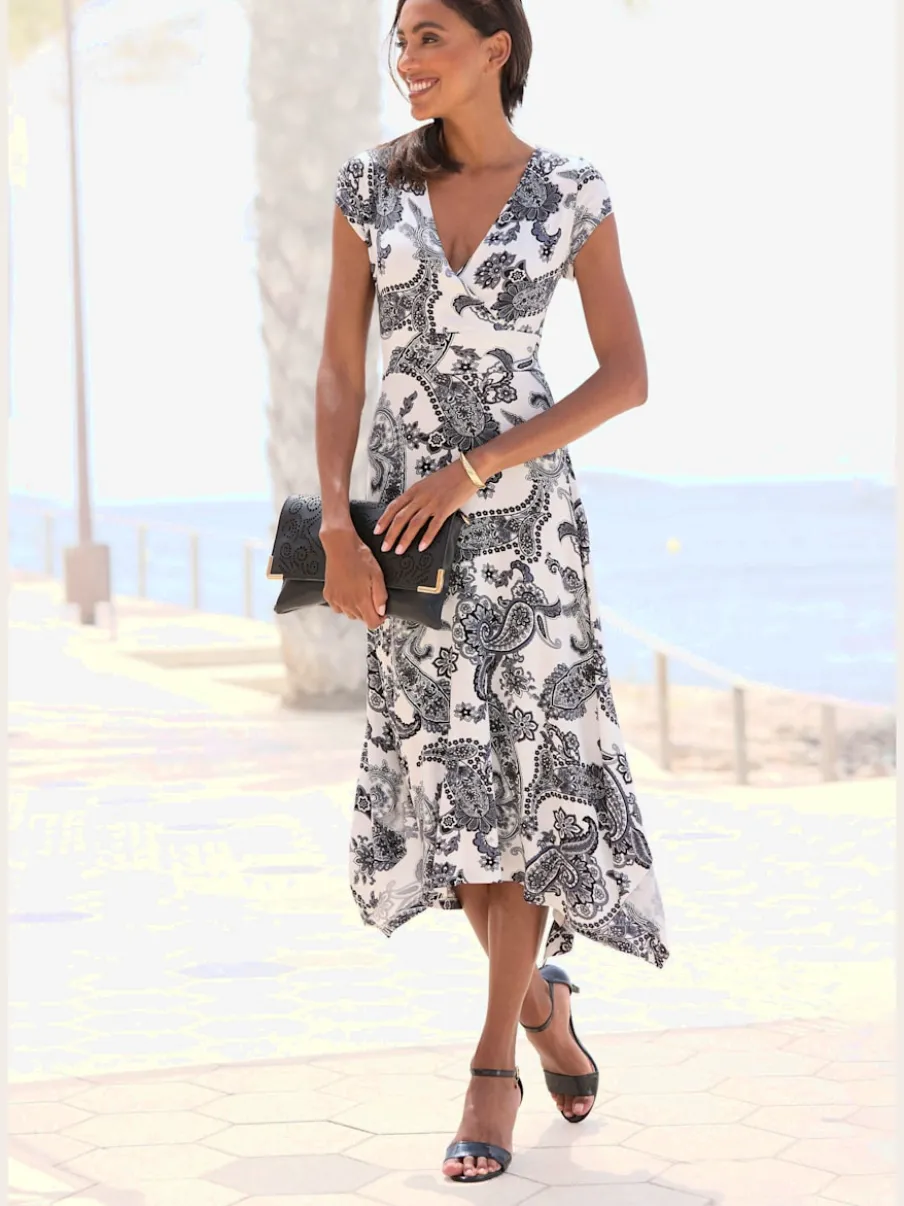 Robe d'été à encolure en V avec imprimé en viscose douce