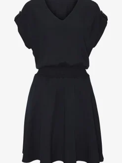 Robe d'été à encolure en V et smockée à la taille