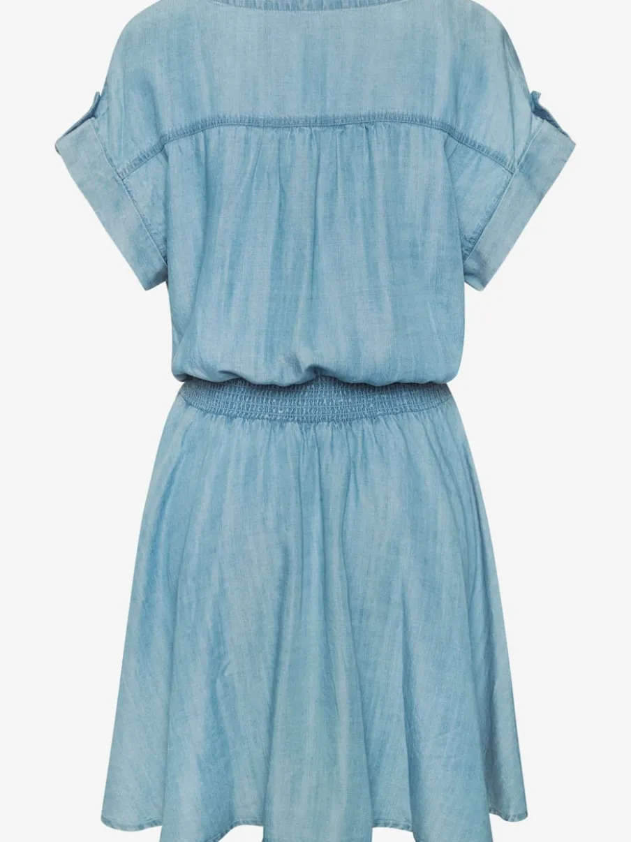 Robe d'été à encolure en V et smockée à la taille