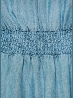 Robe d'été à encolure en V et smockée à la taille