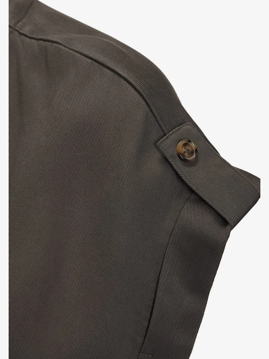 Robe d'été à encolure en V et smockée à la taille
