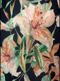 Robe d'été à encolure ronde avec imprimé floral et dos croisé