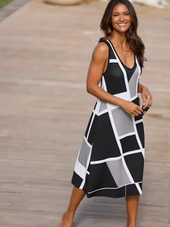 Robe d'été en jersey fin à encolure en V et motif graphique