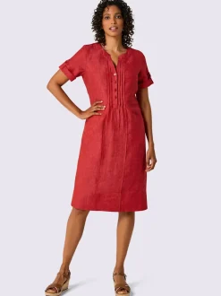 Robe d'été en lin avec encolure à patte de boutonnage et manches courtes