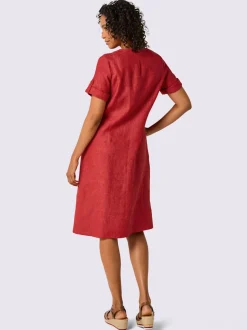 Robe d'été en lin avec encolure à patte de boutonnage et manches courtes