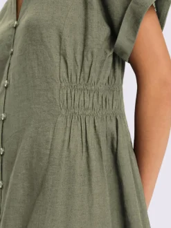 Robe d'été en lin léger avec col chemise et boutonnière
