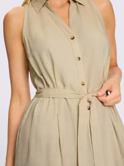 Robe d'été en lin sans manches avec ceinture nouée