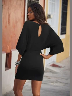 Robe d'été fluide avec larges manches et ceinture