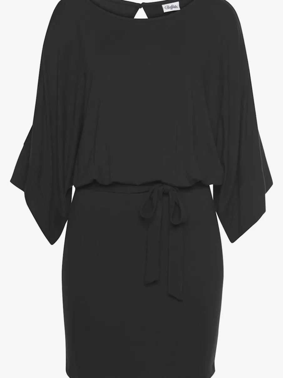 Robe d'été fluide avec larges manches et ceinture