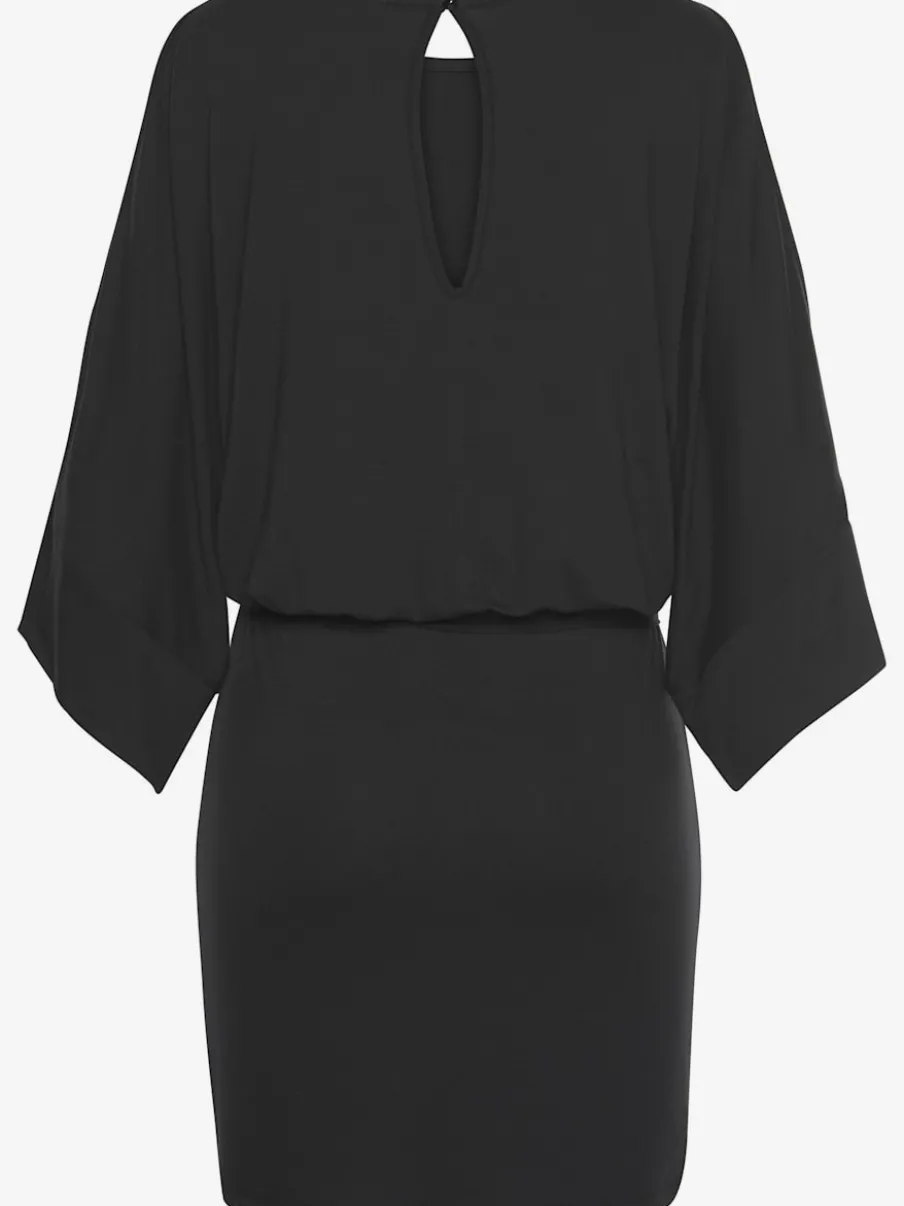 Robe d'été fluide avec larges manches et ceinture