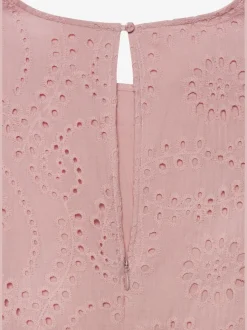 Robe d'été longue sans manches avec dentelle et plis flatteurs